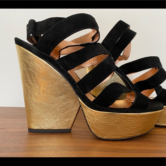 Marc by Marc Jacobs Black Gold Platforms - Picture 4 of 11
